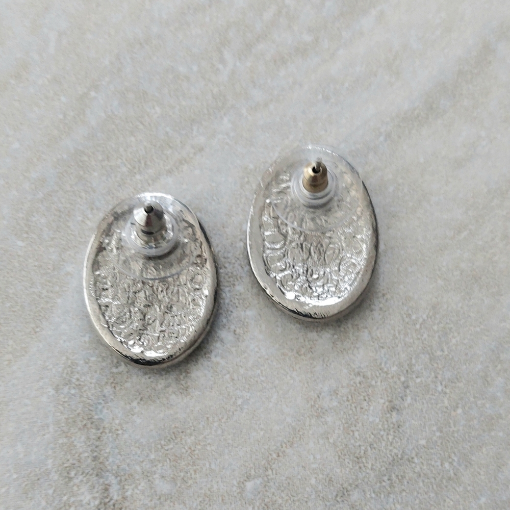 🌷3/$20🌷Vintage Silver-Toned Purple/Black Enamel Earrings - Picture 3 of 4
